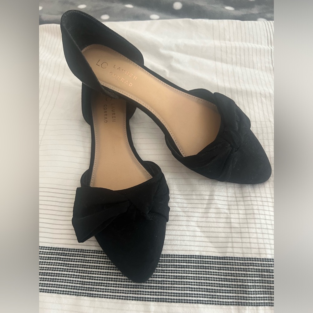Women’s Lauren Conrad black flats. Size 8
